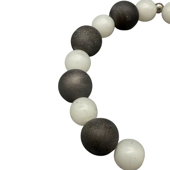 Matte Black & White Beaded Stretch Bracelet Rectangular Stone Modernlook - Picture 4 of 5